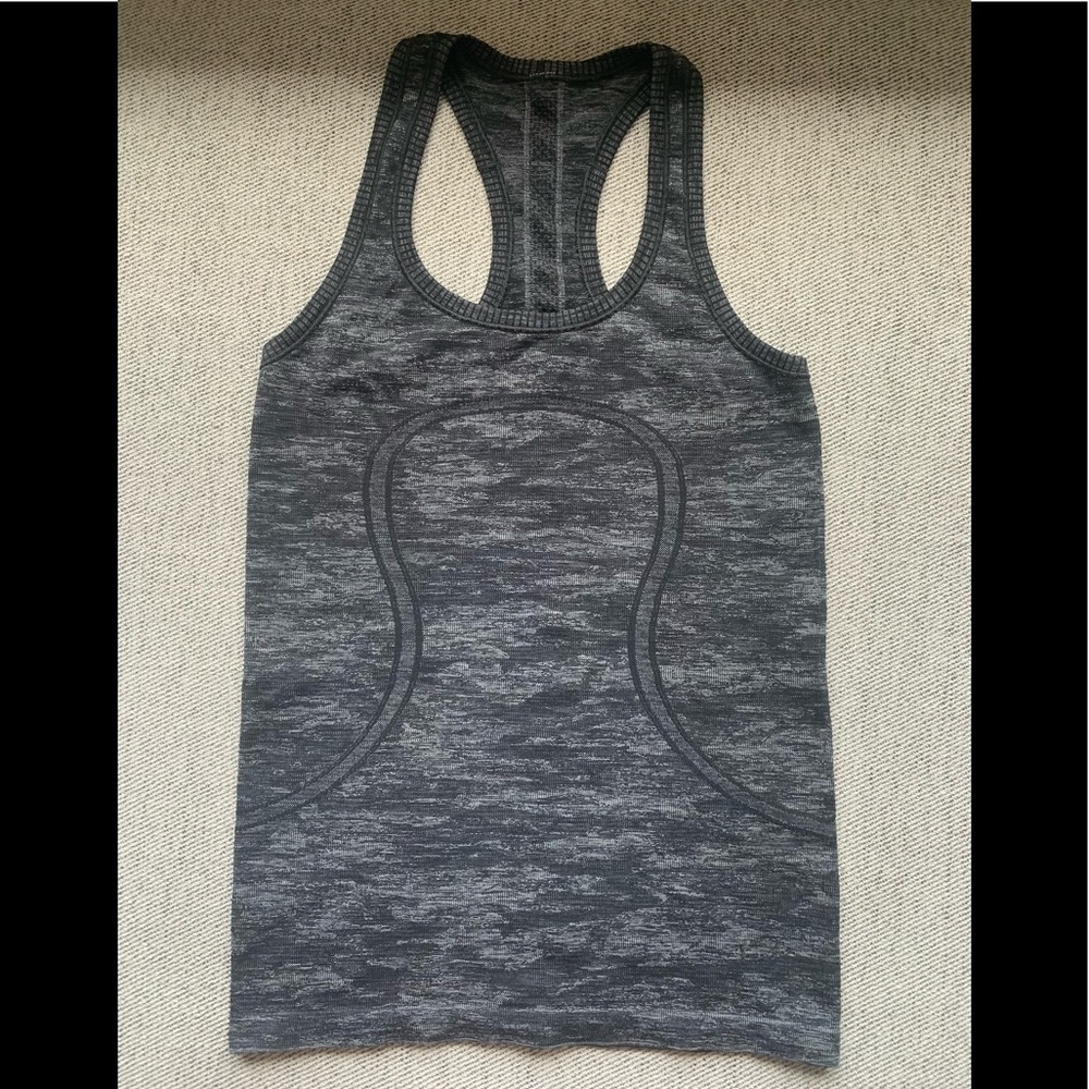 Lululemon size 4 camo tank